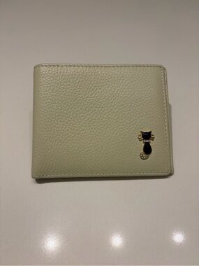 2/$10🌷Cat embellished faux leather bifold wallet